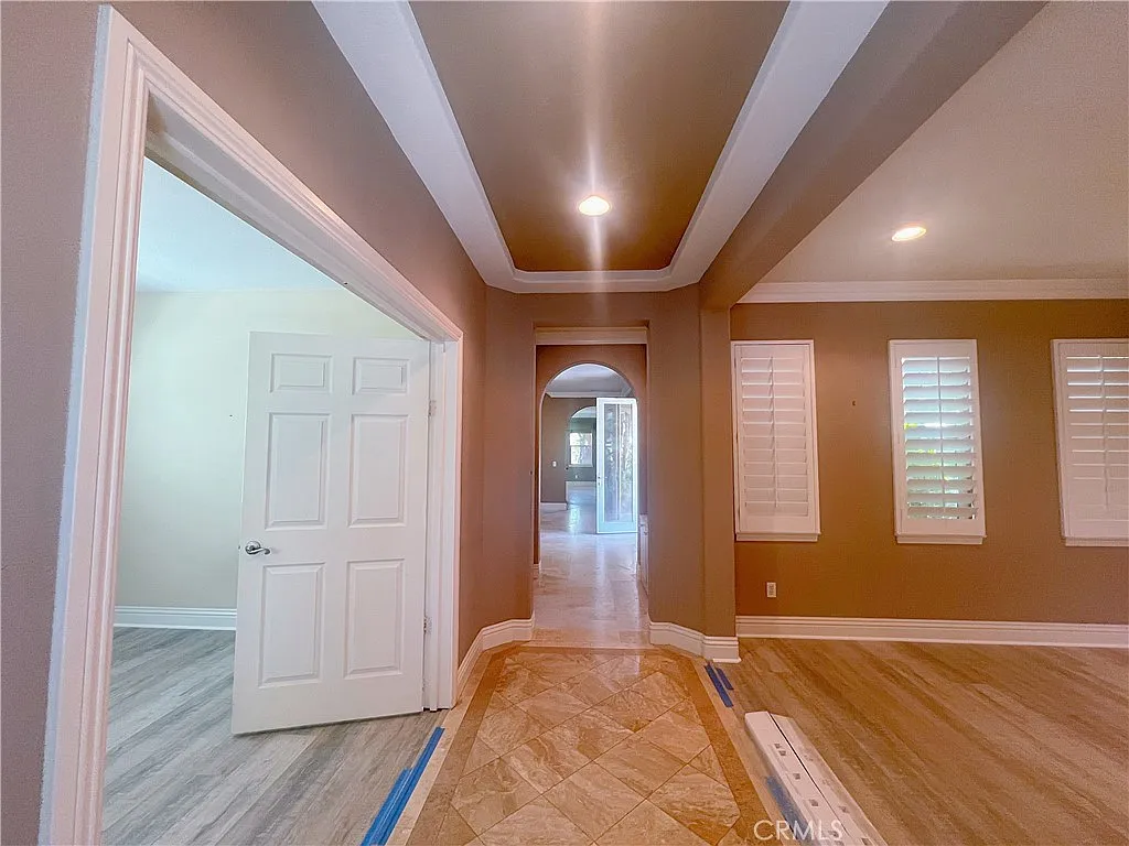 5 bed, 3479 sqft, $4,900 — Photo 4