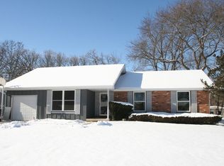 506 Northgate Rd, Lindenhurst, IL 60046