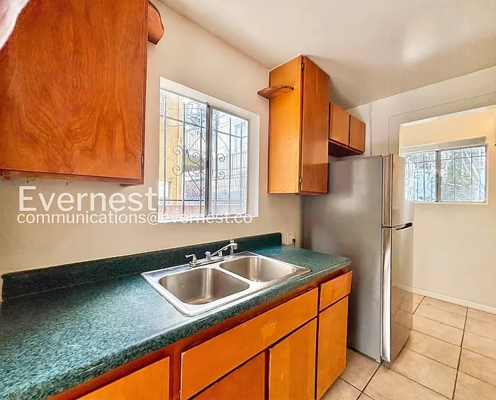 428 1/2 N Kingsley Dr — Photo 7