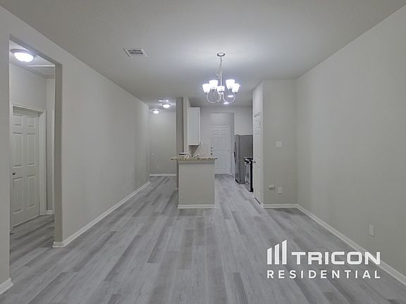4th image of 168 Camelot Place Ct