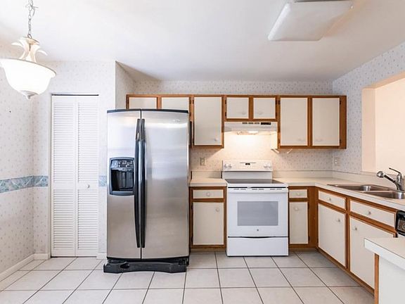 2nd image of 1344 Derbyshire Ct APT 103