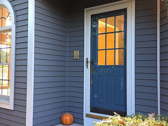 Side access amid nature