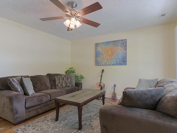 4th image of 335 Rolling Hills Dr