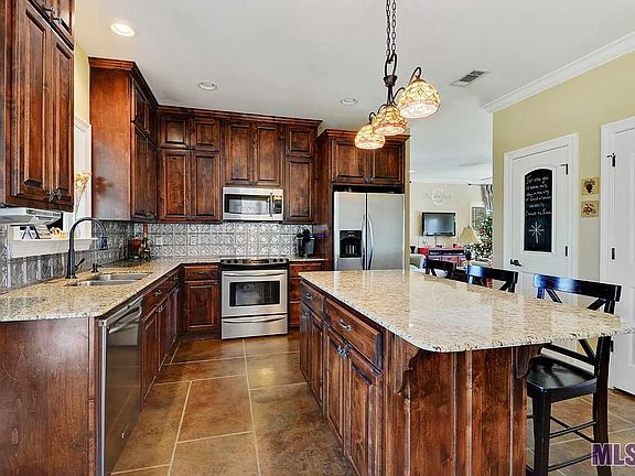 5th image of 10449 Matherne Place Dr