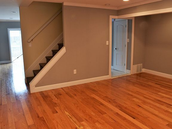 5th image of 542 Bolton Ave