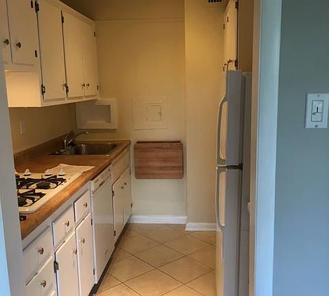 3rd image of 10500 Rockville Pike Unit 319
