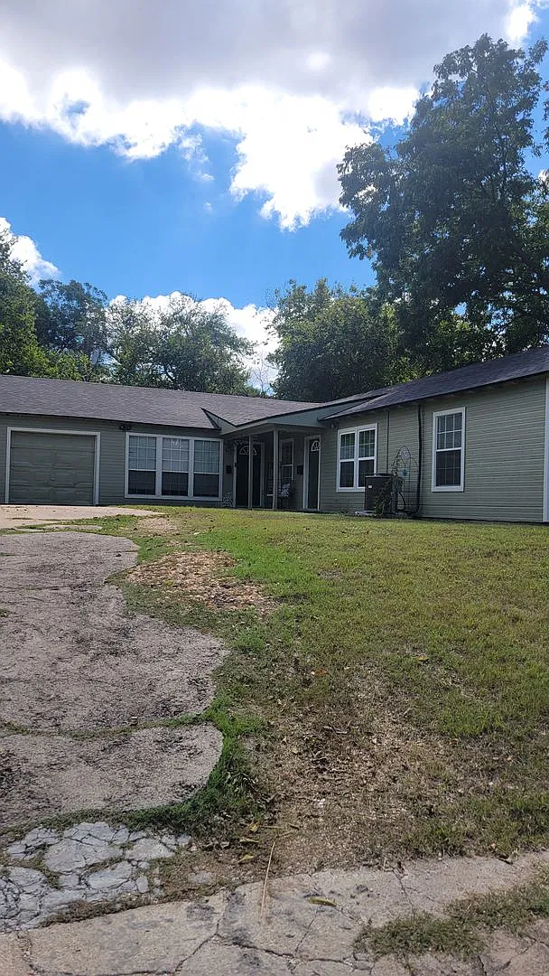 Newly Remodeled Duplex Available Now! — Photo 1