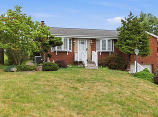 428 Lucy Dr, Pittsburgh, PA 15236
