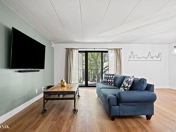 4th image of 4500 W 93rd St APT 1E