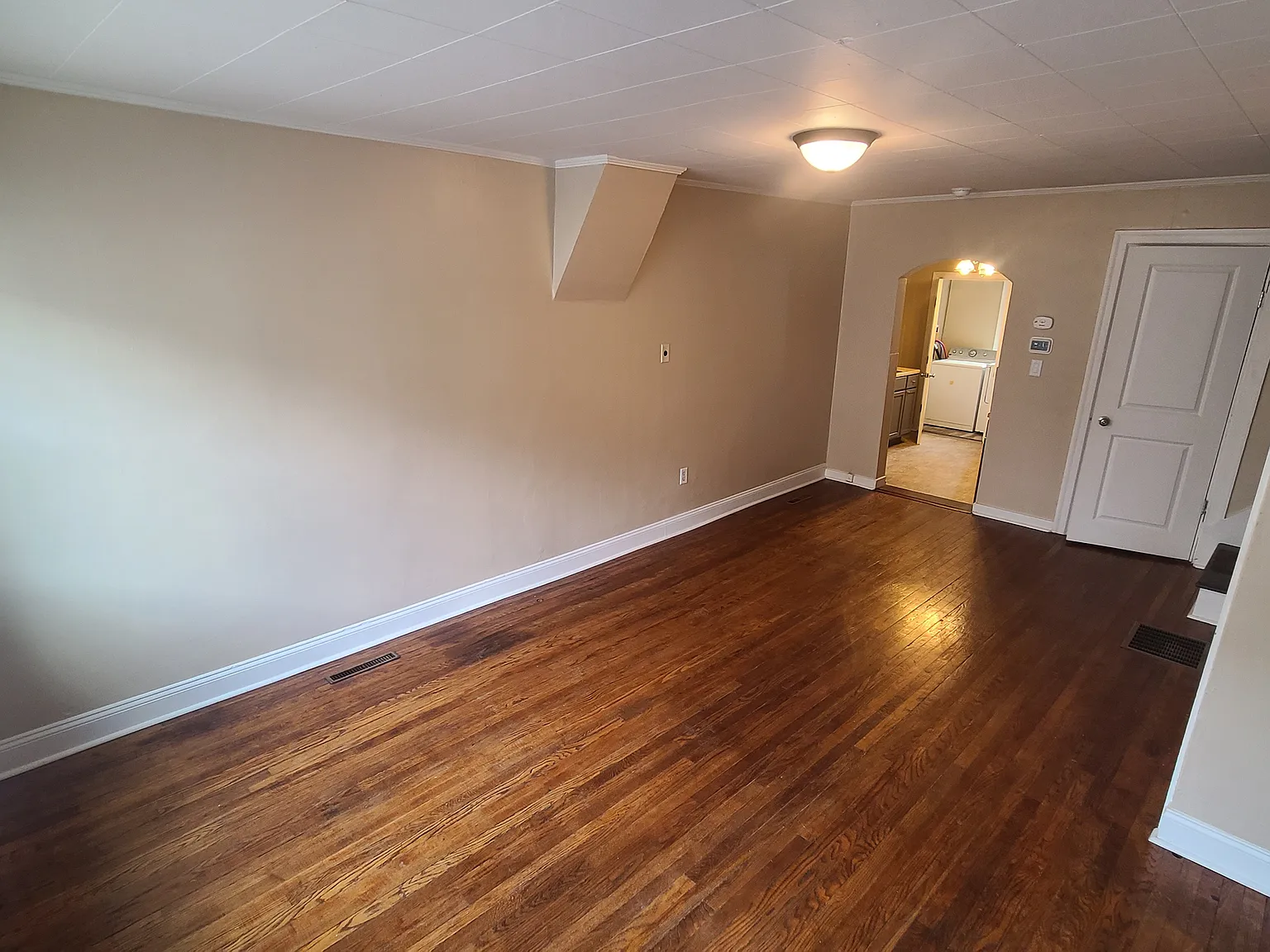 146 E Penn St — Photo 3