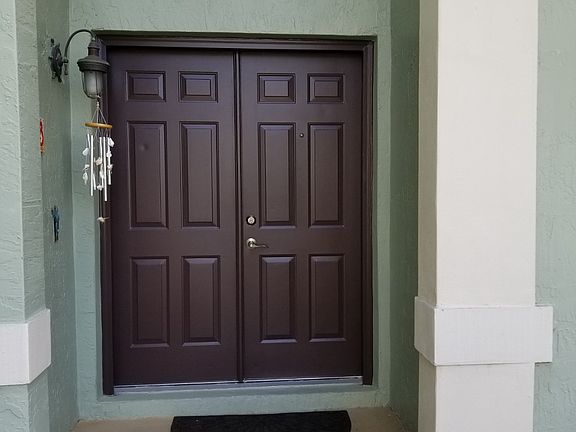 3rd image of 728 Stanton Dr