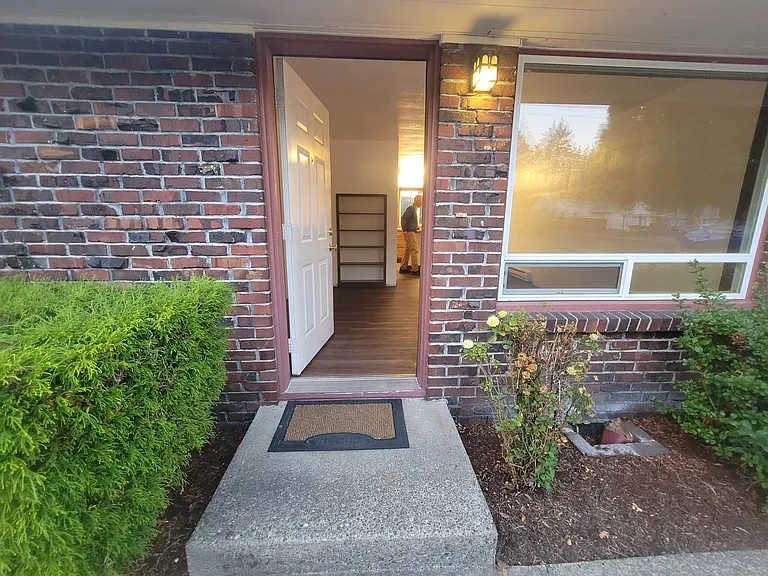 9613 N Lake Dr SW #C — Photo 11