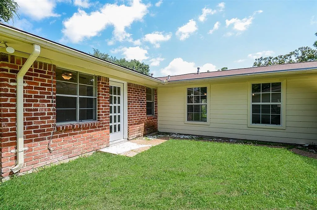 4 bed, 3.5 bath, 2155 sqft, $1,999 — Photo 4