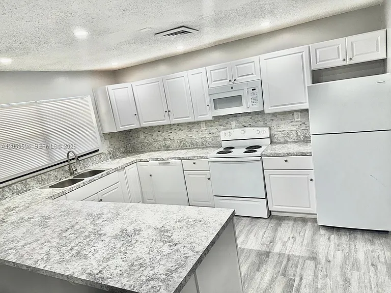 7732 Balboa St #1/2 — Photo 3