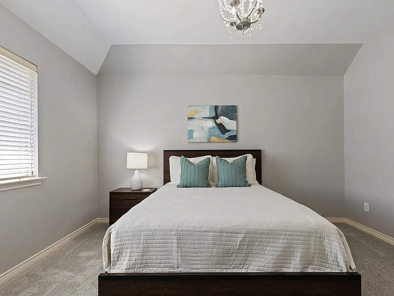 3912 Newhall Dr — Photo 17