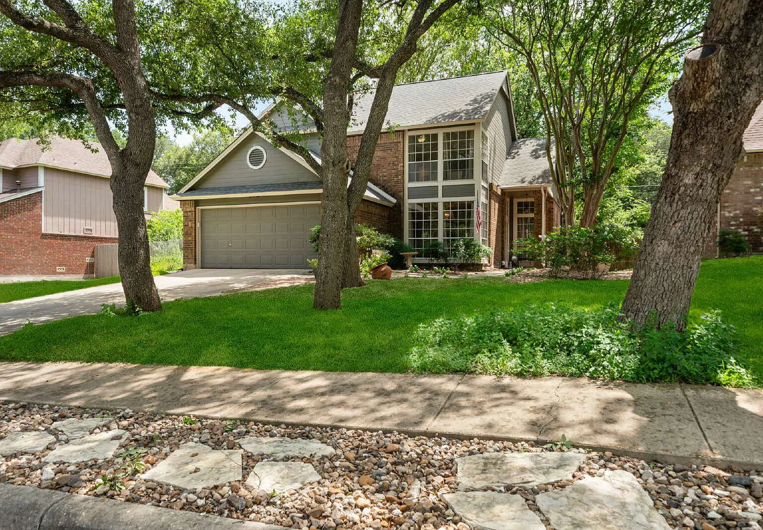 4 bed, 2.5 bath, 2522 sqft, $2,695 — Photo 4