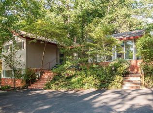 8513 Meadowlark Ln, Bethesda, MD 20817