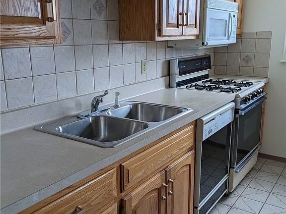 2nd image of 2215 Katherine Dr