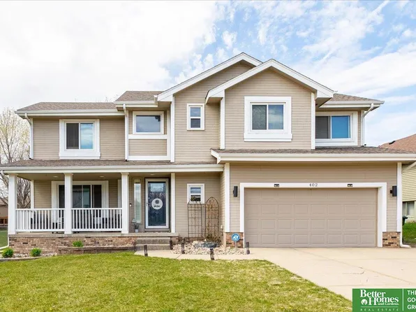 402 Black Forest Dr, Papillion, NE 68133