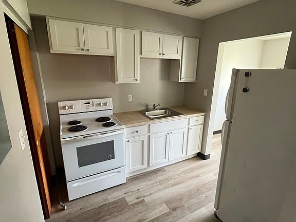 5th image of 17731 Lakeshore Blvd #12