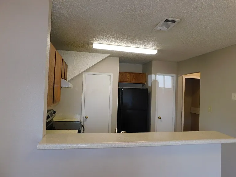 2223 Katy Ln #2223B — Photo 1