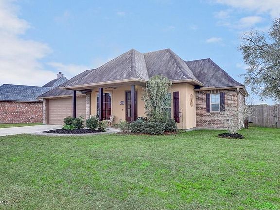 3rd image of 202 Blackwater River Dr