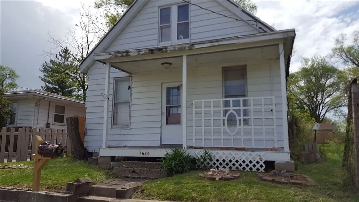 2706 W Antoinette St photo 1
