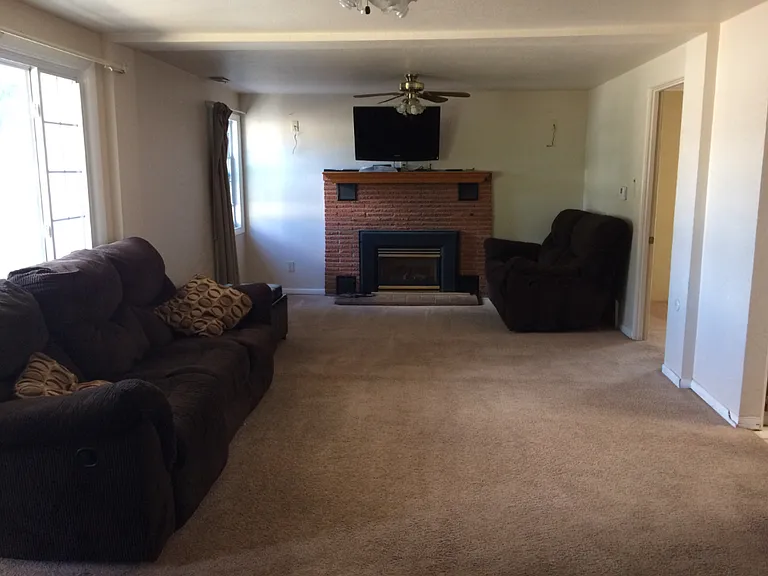 1112 E Canby St — Photo 9