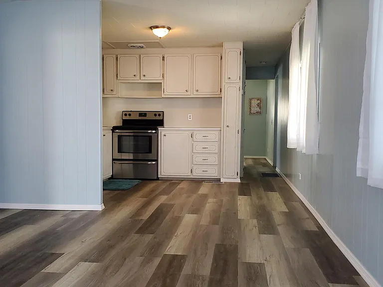 8 Drury Ln — Photo 5