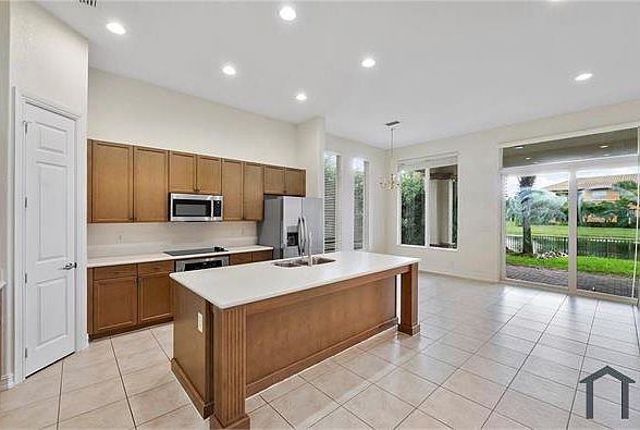 1st image of 8215 NW 125th Ln