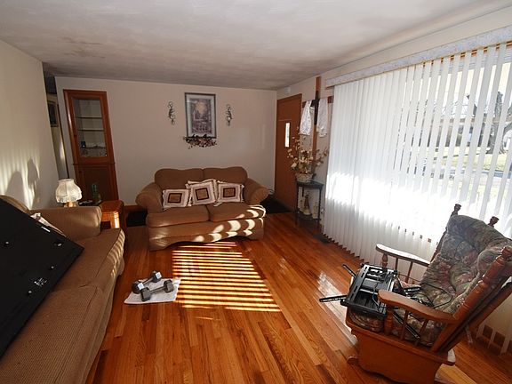 4th image of 2152 Wilshire Dr