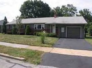 16 Neponsit Ln, Camp Hill, PA 17011