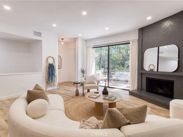 21900 Marylee St Unit 293, Woodland Hills, CA 91367