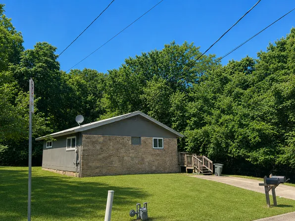 821 E Lakeside Dr, Fayetteville, AR 72701