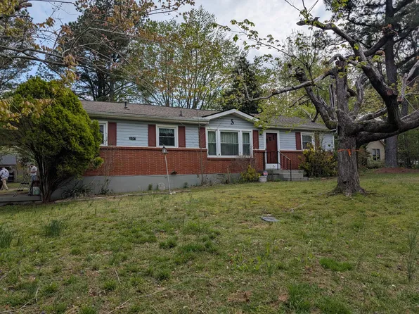 2017 Old Greenbrier Pike, Greenbrier, TN 37073