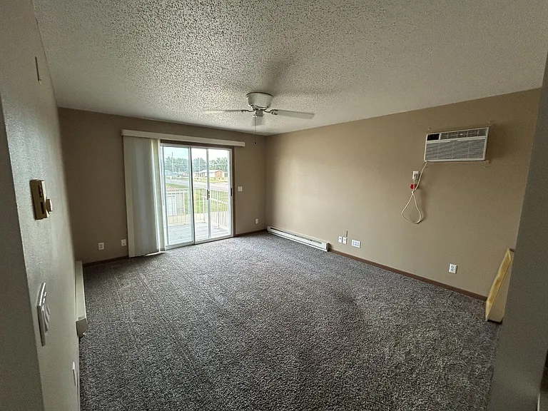 1025 Lincoln Ave SW #201 — Photo 2
