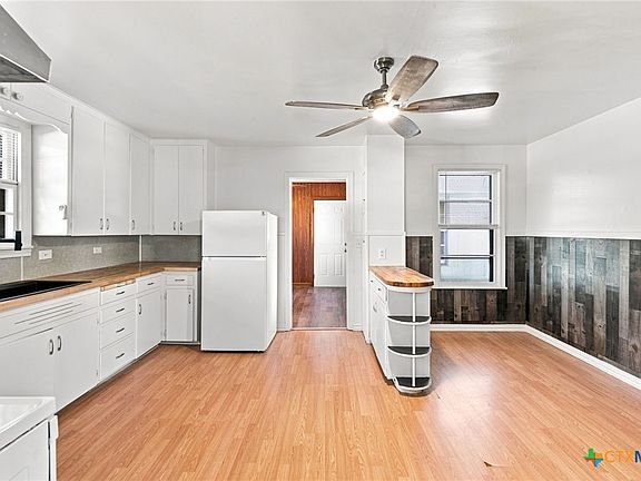 3rd image of 312 S Wilson Ave