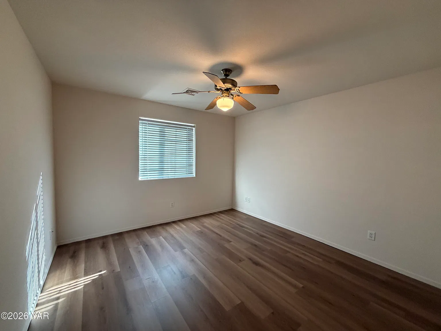 3 bed, 2.0 bath, 1394 sqft, $2,000 — Photo 3