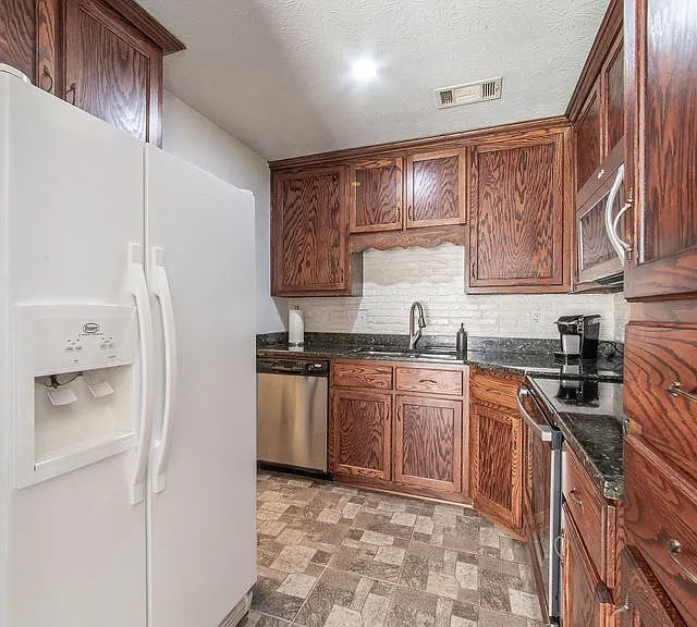 115 Dellwood Ct — Photo 3