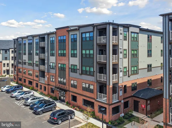 4395 Peach Lily Ln Unit 311, Chantilly, VA 20151