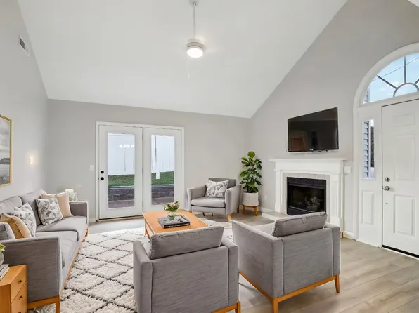 226 Village Cir W, Dickson, TN 37055