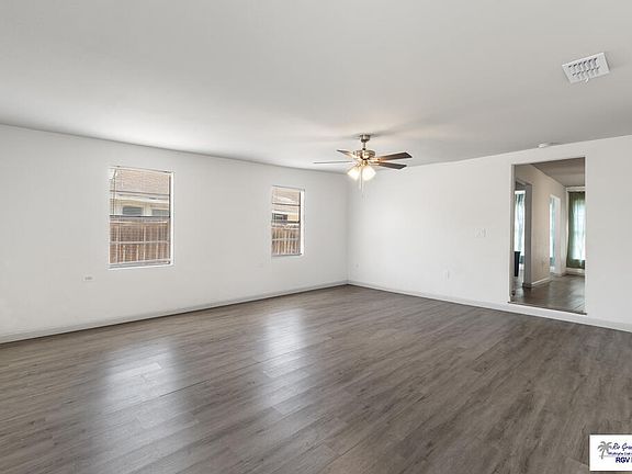 5th image of 637 N Milam St