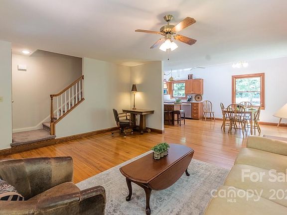 5th image of 7122 McCaslan Ln