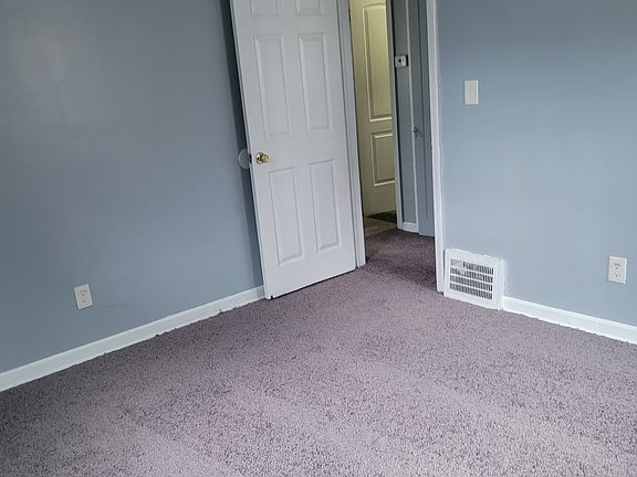 4th image of 840 E 260th St