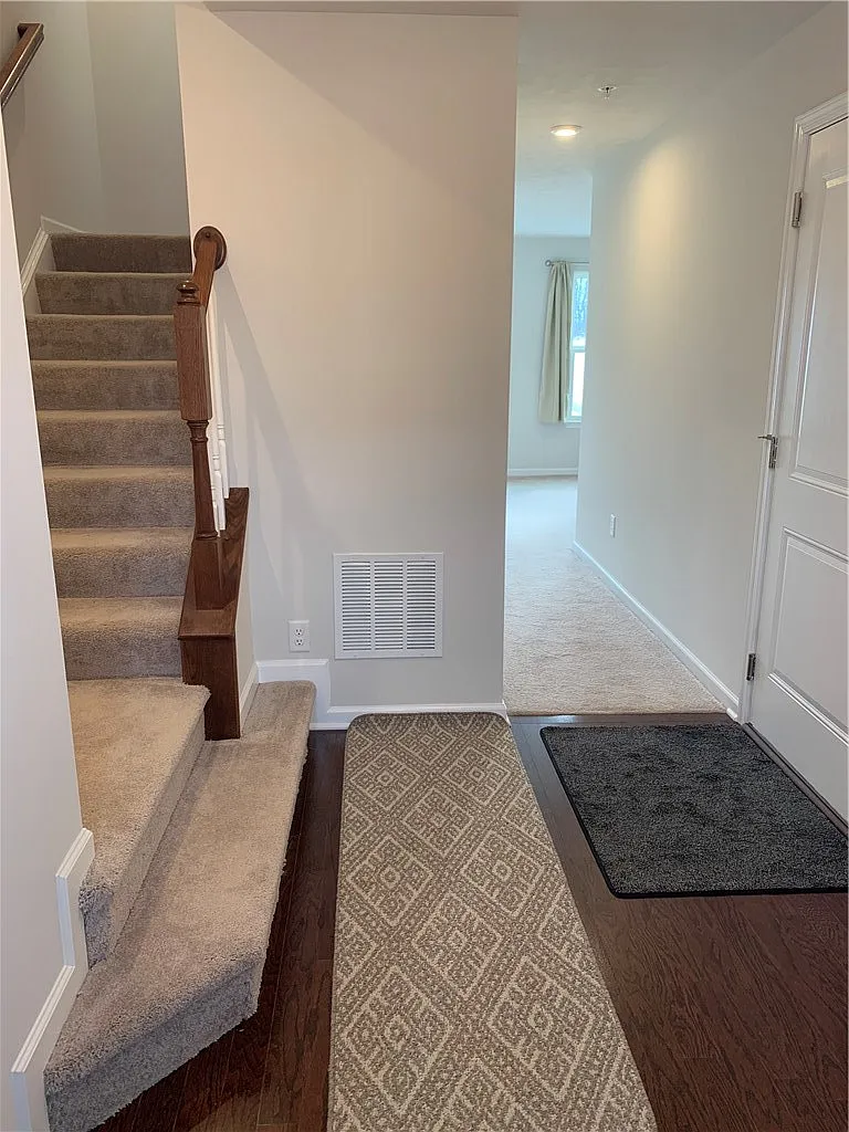3 bed, 2.5 bath, 1432 sqft, $2,200 — Photo 2