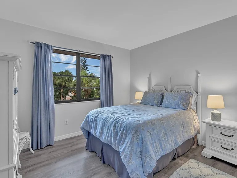 1445 Treasure Cove Ln — Photo 21
