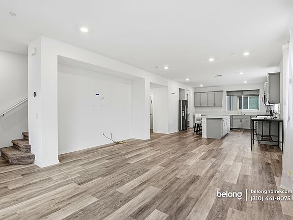 4th image of 14043 Royalton Ln Unit 4