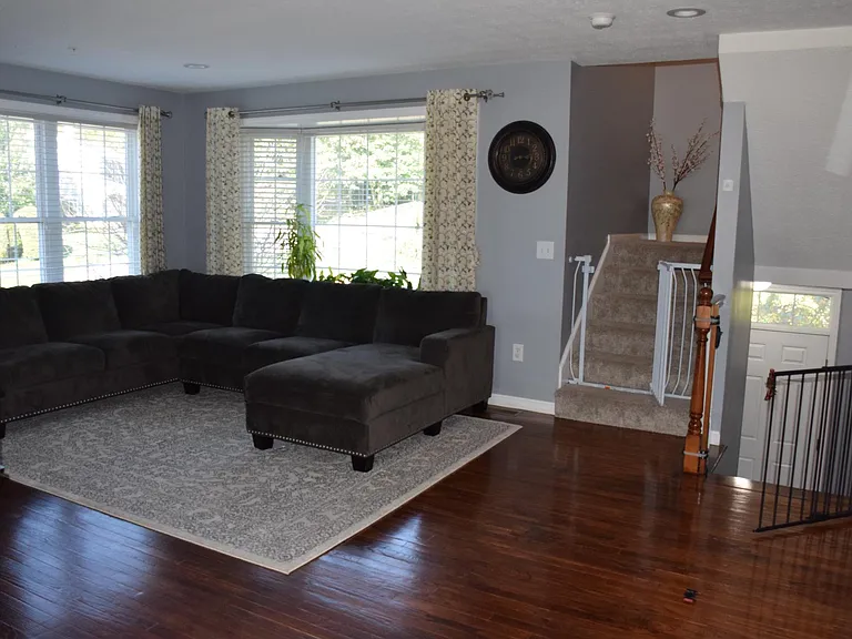 27 Georgetown Dr — Photo 3