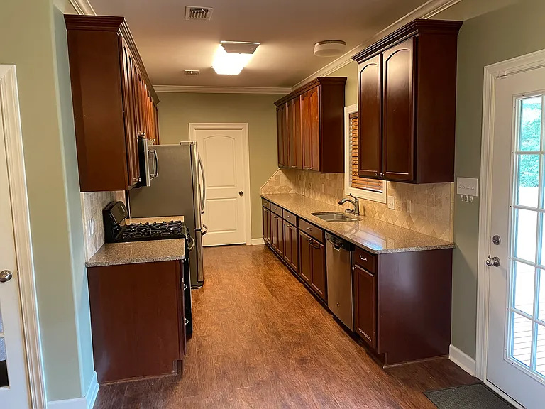 1003 S Maple St — Photo 8