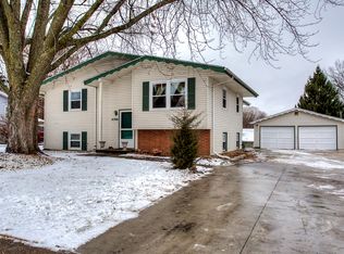 4506 65th St, Urbandale, IA 50322